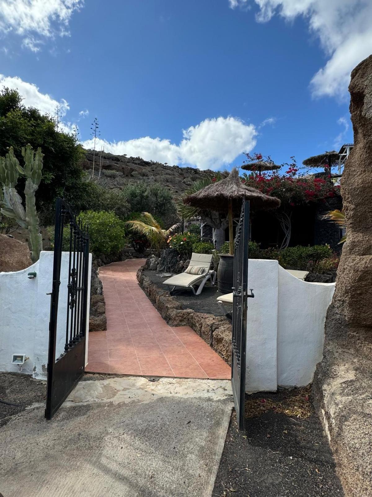 Castillo Lanzarote Villa Bailey - Luxury Villa - Pet Friendly With Heated Pool La Asomada  エクステリア 写真